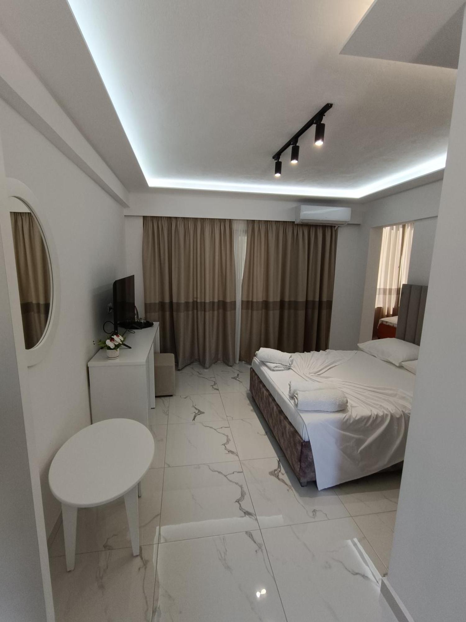 Hotel Elisabet Sarandë 外观 照片